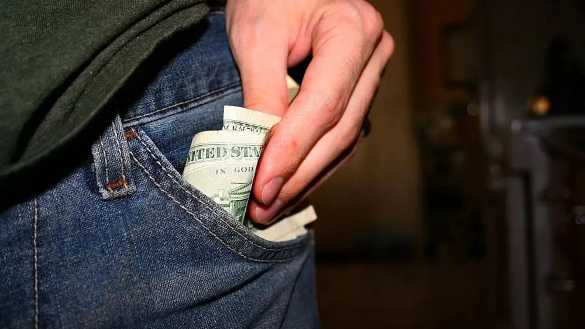 Common Triggers and Risk Factors for Kleptomania in Men